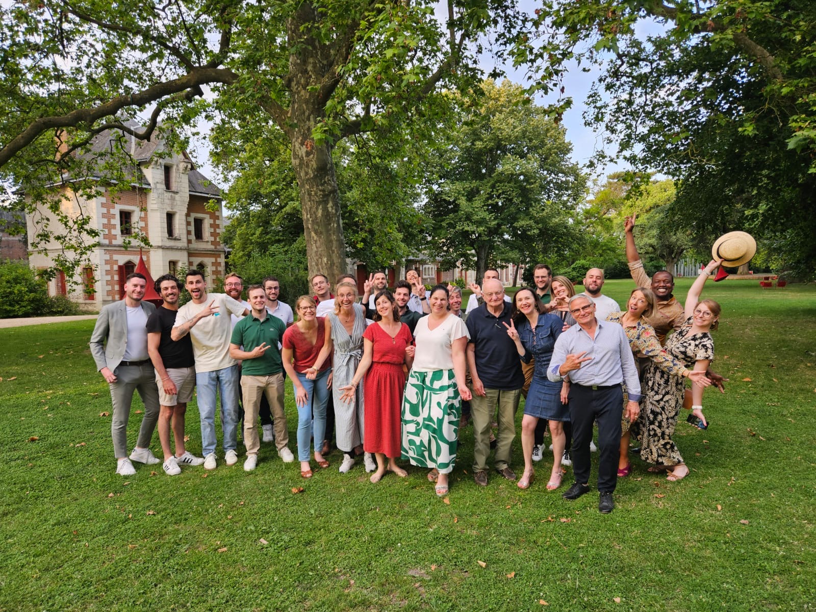 https://jcetours.org/wp-content/uploads/2025/05/photo-groupe.jpg